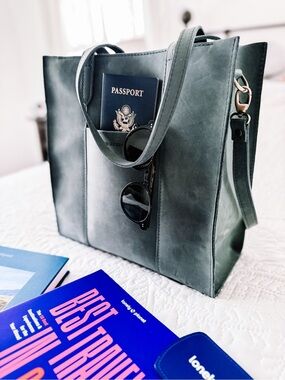 NEW without tags (only photographed) Portland Leather Lola Large Crossbody Bag